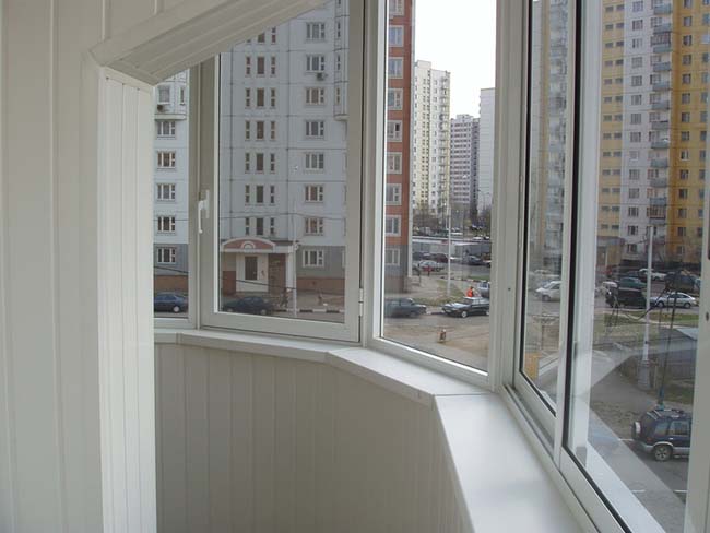 Закругленное радиусное остекление полукруглого балкона и лоджии Ликино-Дулёво