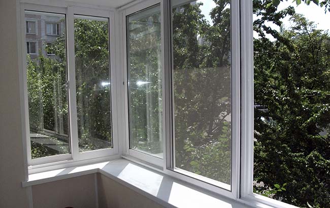 Пластиковое раздвижное остекление балконов окнами Ликино-Дулёво