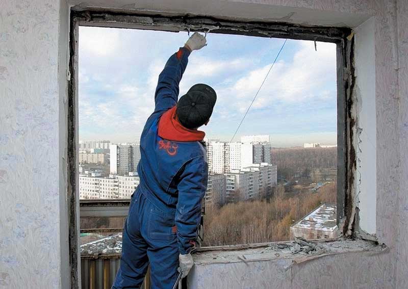Демонтаж старого остекления балкона Ликино-Дулёво